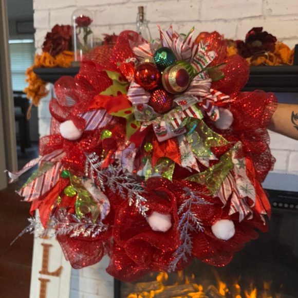 Handcrafted, beautiful Christmas wreath - Picture 2 of 4